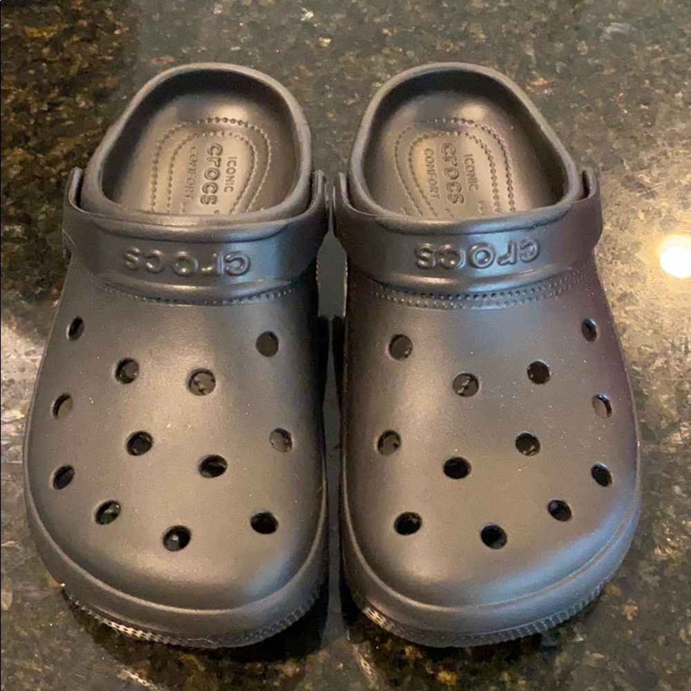 Black crocs